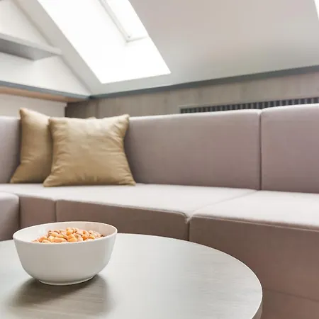 Spacious De Luxe Apt In Downtown With Private Terrace & Two Bathrooms