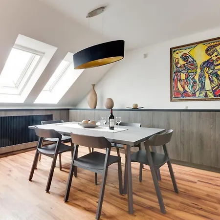 شقة Spacious De Luxe Apt In Downtown With Private Terrace & Two Bathrooms