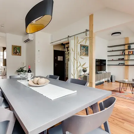 شقة Spacious De Luxe Apt In Downtown With Private Terrace & Two Bathrooms