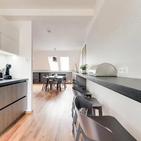 شقة Spacious De Luxe Apt In Downtown With Private Terrace & Two Bathrooms