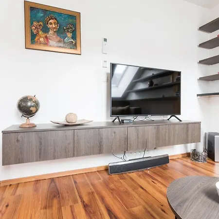 شقة Spacious De Luxe Apt In Downtown With Private Terrace & Two Bathrooms