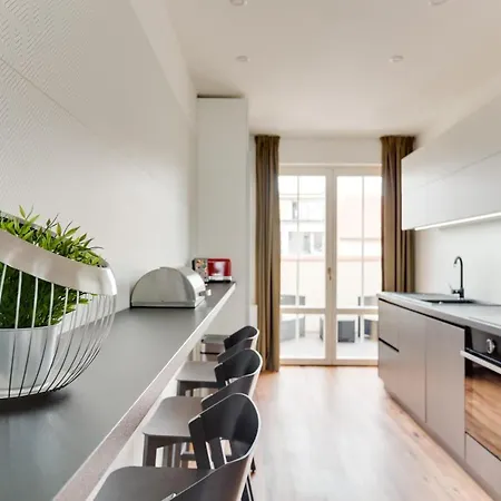 Spacious De Luxe Apt In Downtown With Private Terrace & Two Bathrooms * براغ