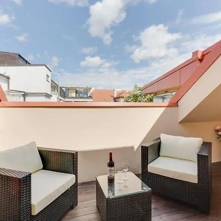 شقة Spacious De Luxe Apt In Downtown With Private Terrace & Two Bathrooms