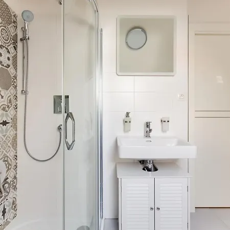 Spacious De Luxe Apt In Downtown With Private Terrace & Two Bathrooms شقة براغ