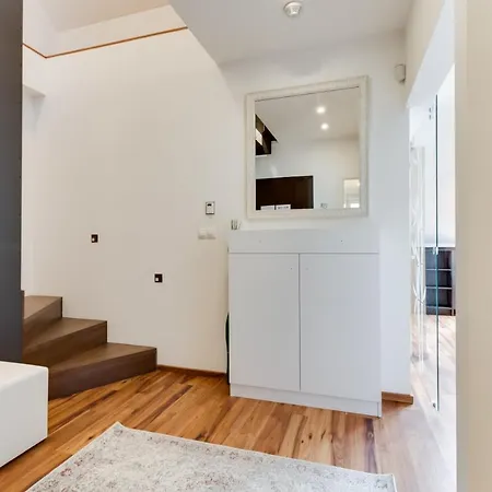 Spacious De Luxe Apt In Downtown With Private Terrace & Two Bathrooms براغ