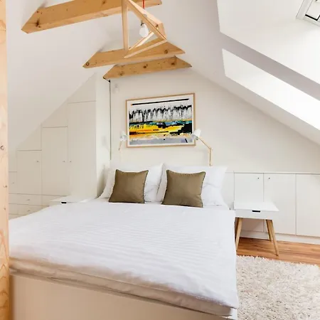 شقة Spacious De Luxe Apt In Downtown With Private Terrace & Two Bathrooms *