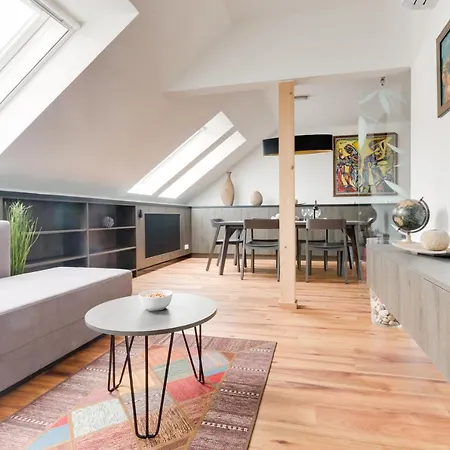 شقة Spacious De Luxe Apt In Downtown With Private Terrace & Two Bathrooms