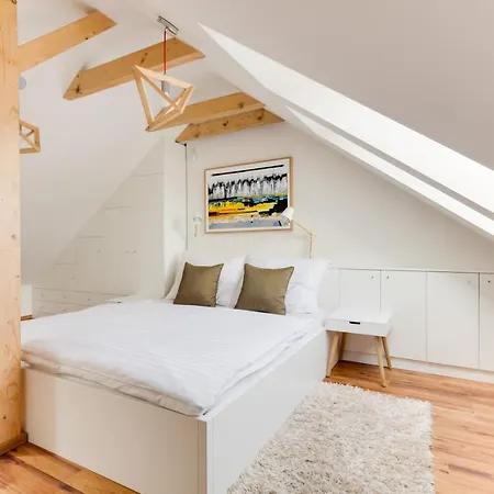Spacious De Luxe Apt In Downtown With Private Terrace & Two Bathrooms *