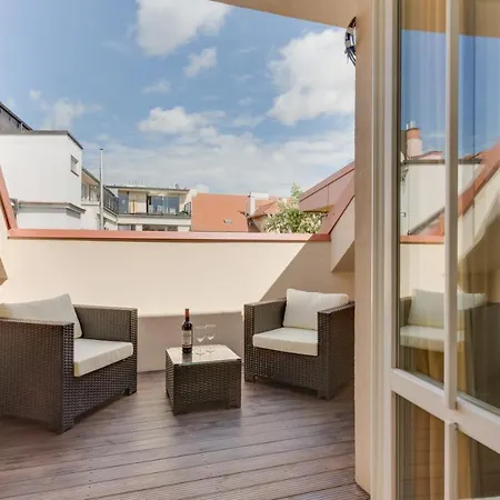 Spacious De Luxe Apt In Downtown With Private Terrace & Two Bathrooms