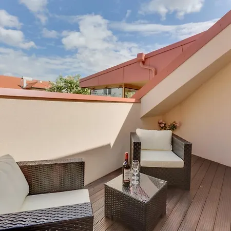Spacious De Luxe Apt In Downtown With Private Terrace & Two Bathrooms شقة