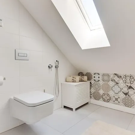 Spacious De Luxe Apt In Downtown With Private Terrace & Two Bathrooms شقة *