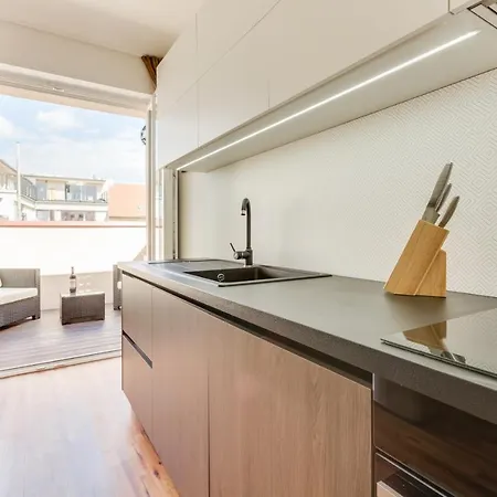 شقة Spacious De Luxe Apt In Downtown With Private Terrace & Two Bathrooms *