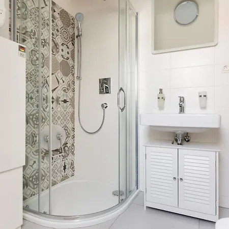 شقة Spacious De Luxe Apt In Downtown With Private Terrace & Two Bathrooms *